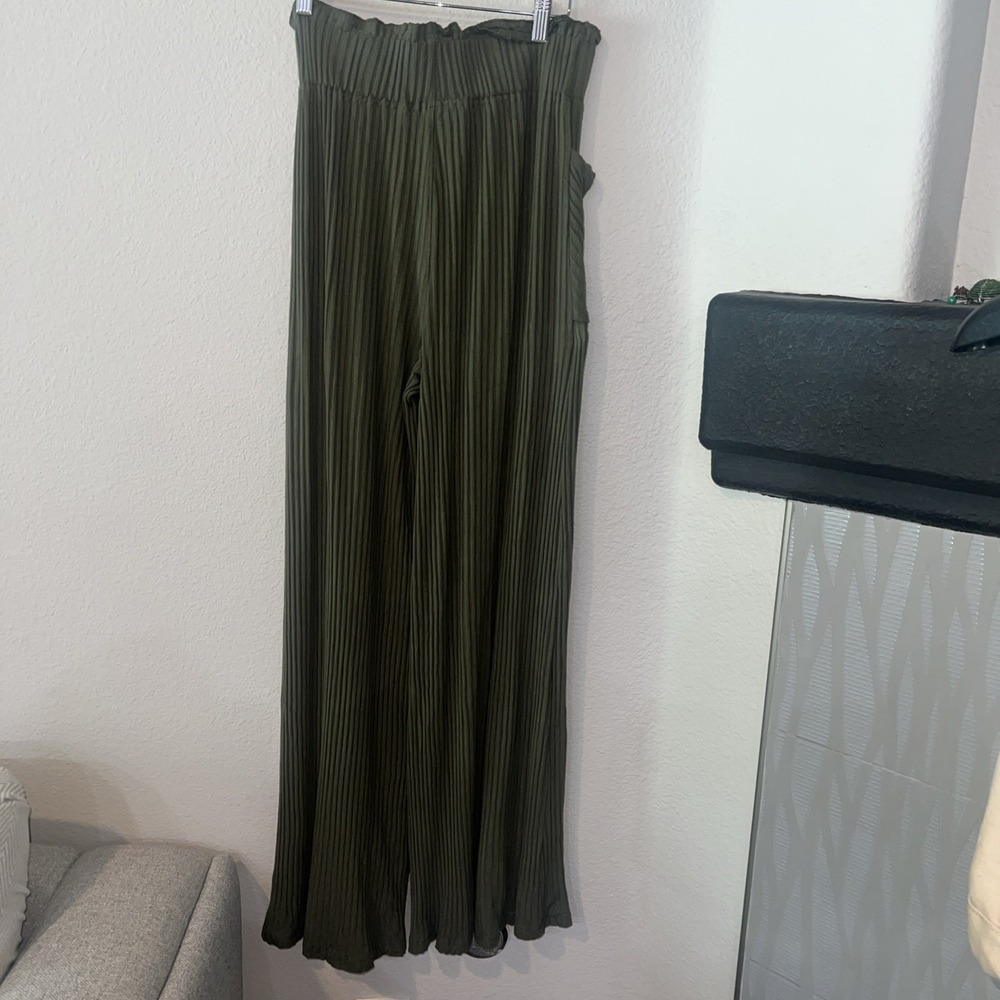 Free People MVMT DARK OLIVE GREEN BlissedOut Stretch wide leg Pants SIZE X-SMALL - Picture 5 of 6